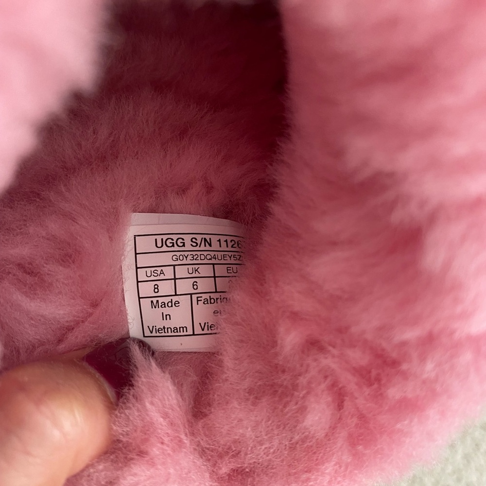 UGG Cozy Slippers - Picture 6 of 8